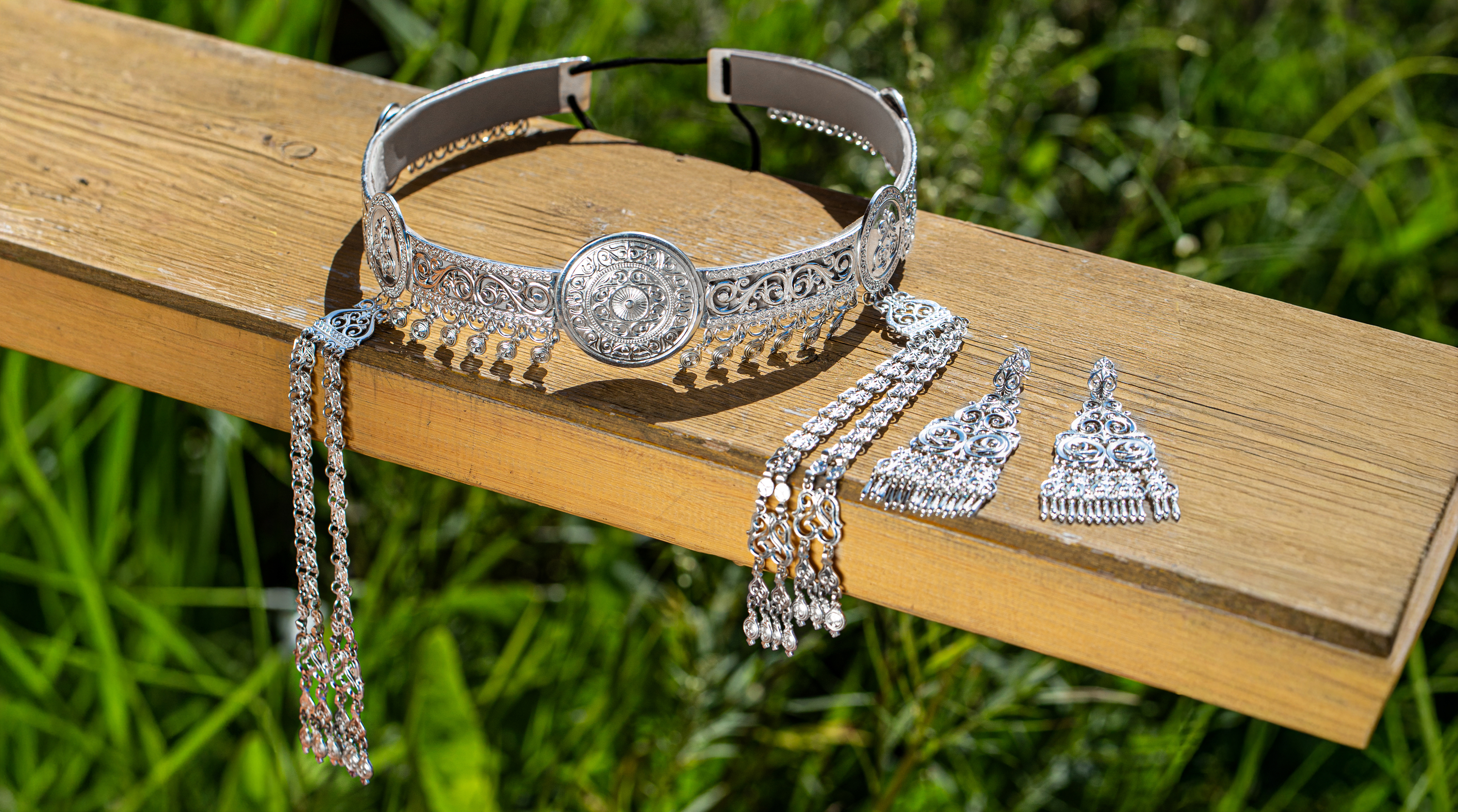 Живые металлы: почему серебро занимает особое место в этнических украшениях